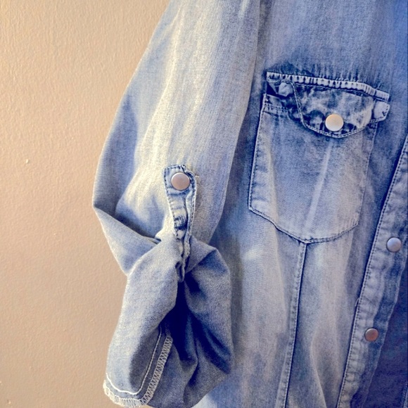 Red Tulips Snap-front Jean Shirt - Picture 4 of 5